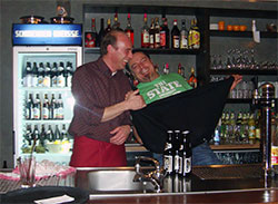 Herbert hinter der Bar